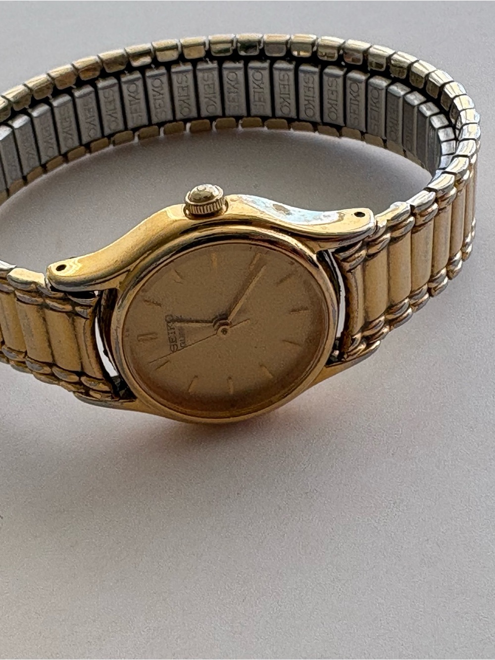 Vintage Seiko Gold-tone Ladies Stretch Bracelet Watch - Picture 11 of 11